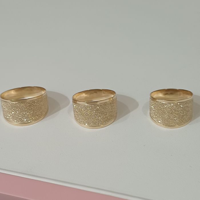 Złoty pierścionek szeroki ldiamentowany prosto z Włoch