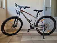 MTB Giant Talon 3 2018, koła 27.5 cala, srebrny z czerwonymi akcentami