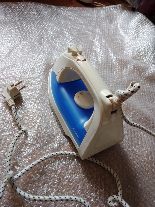 Продам утюг ALASKA.