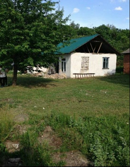 Продається комплекс будівель  та земельна ділянка 5,6 га поряд дороги