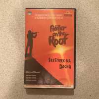 Film SKRZYPEK NA DACHU (Norman Jewison) musical kaseta wideo VHS