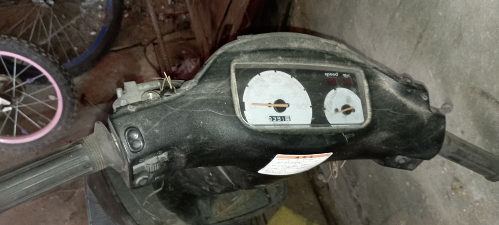 Продам 2 скудери по ціні 1 Хонда діо аф34 і сузуці лец 2