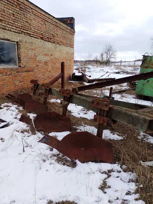 Продається плуг 4 корпусний