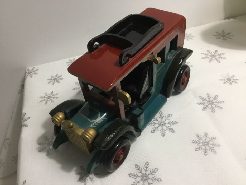 Carro decorativo em Madeira