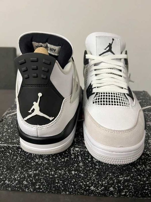 Jordan_4_Retro_Black_Military Biegania / Roz.44