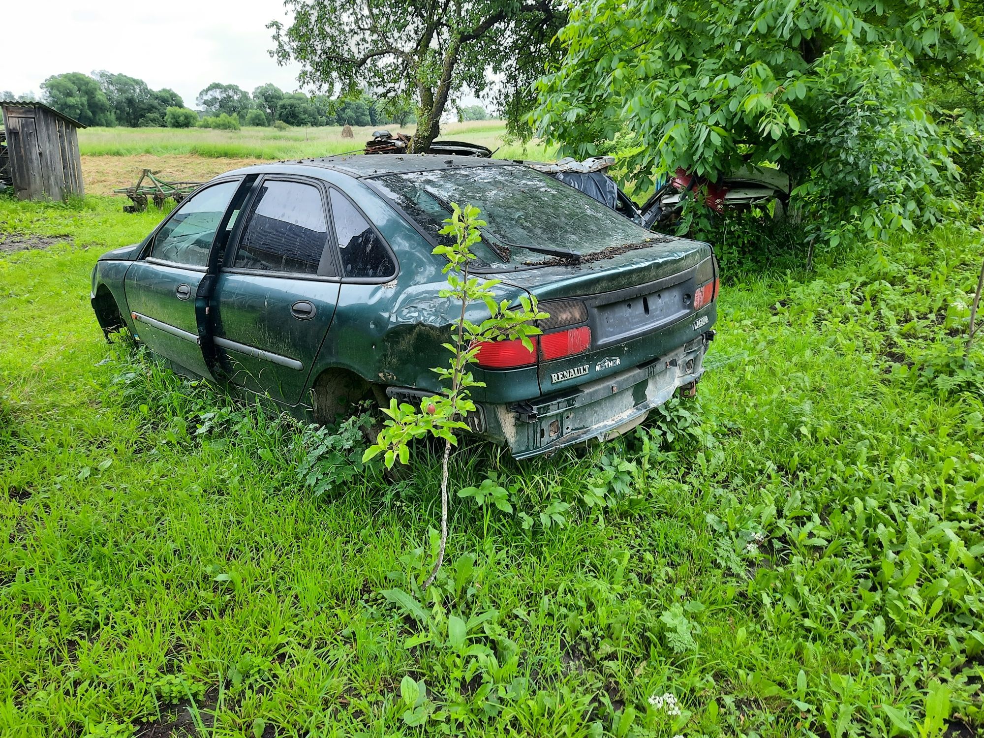 Капот Renault Laguna