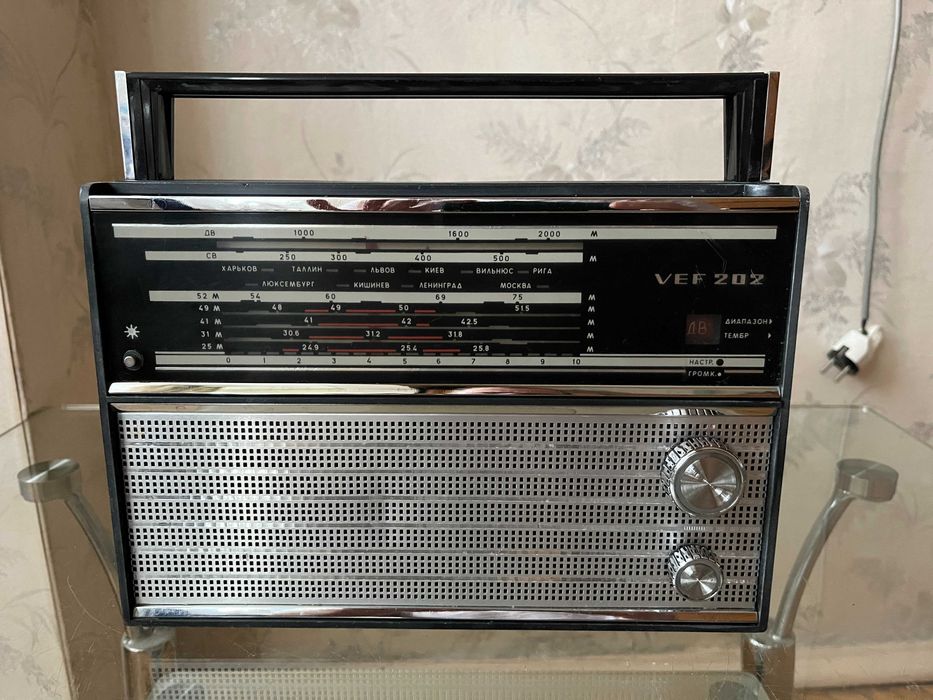 Радиоприемник ВЭФ 202 на запчасти или под ремонт