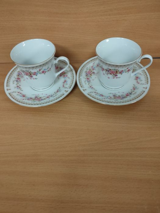 Conjunto de chávenas em porcelana chinesa.