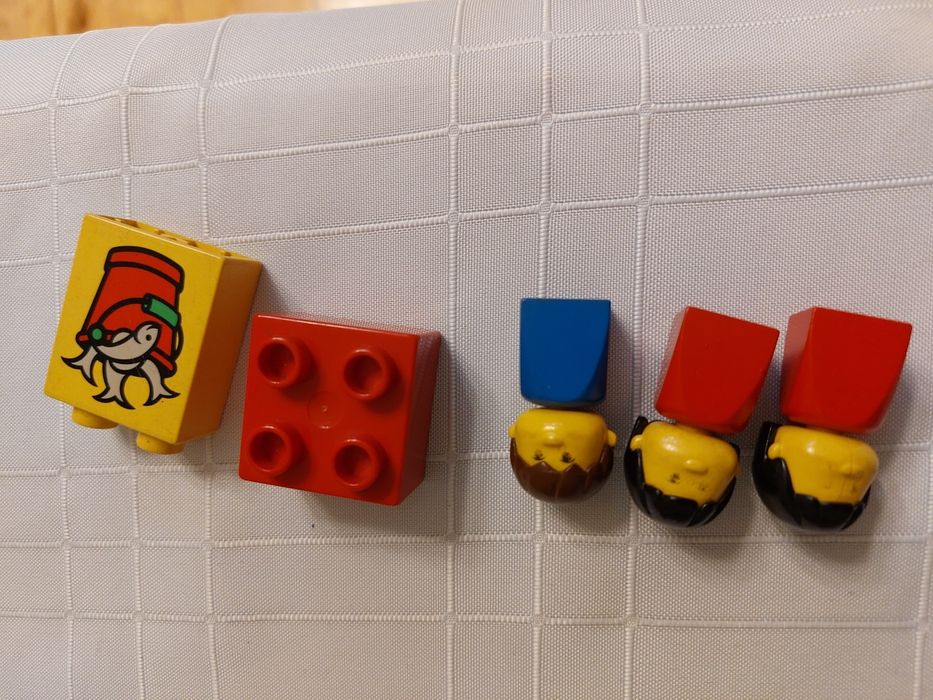 Lego figurki 4224c02 + stare duplo ryby i klocek
