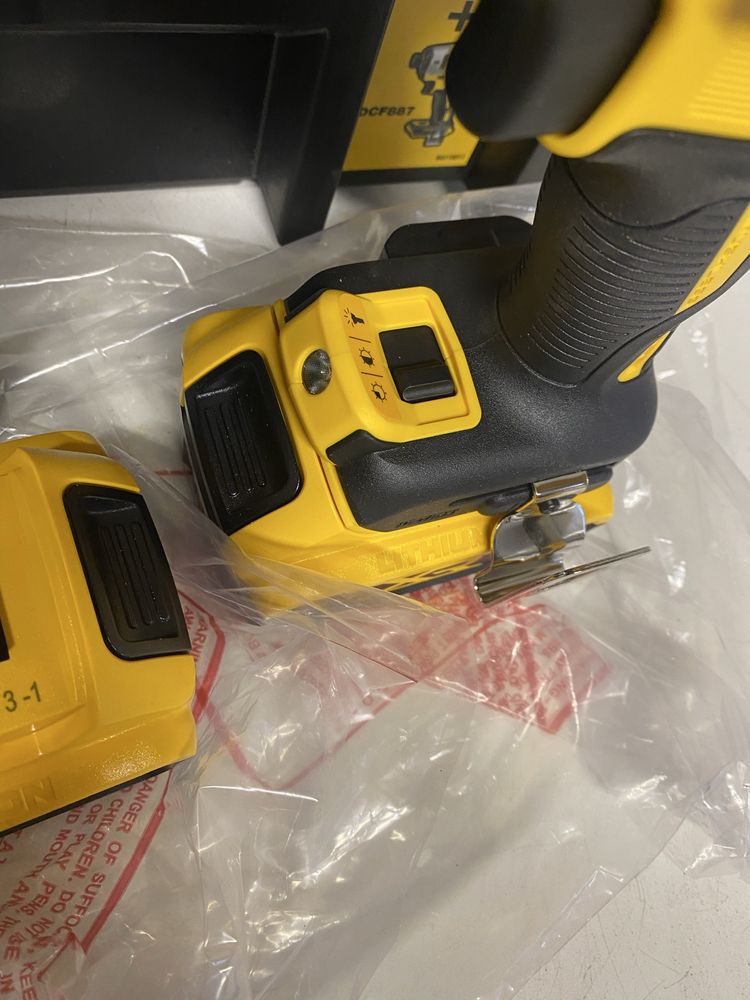 Wiertarko-wkretarka dewalt dcd996P3 3 akumulatory 5 Ah oryginalna
