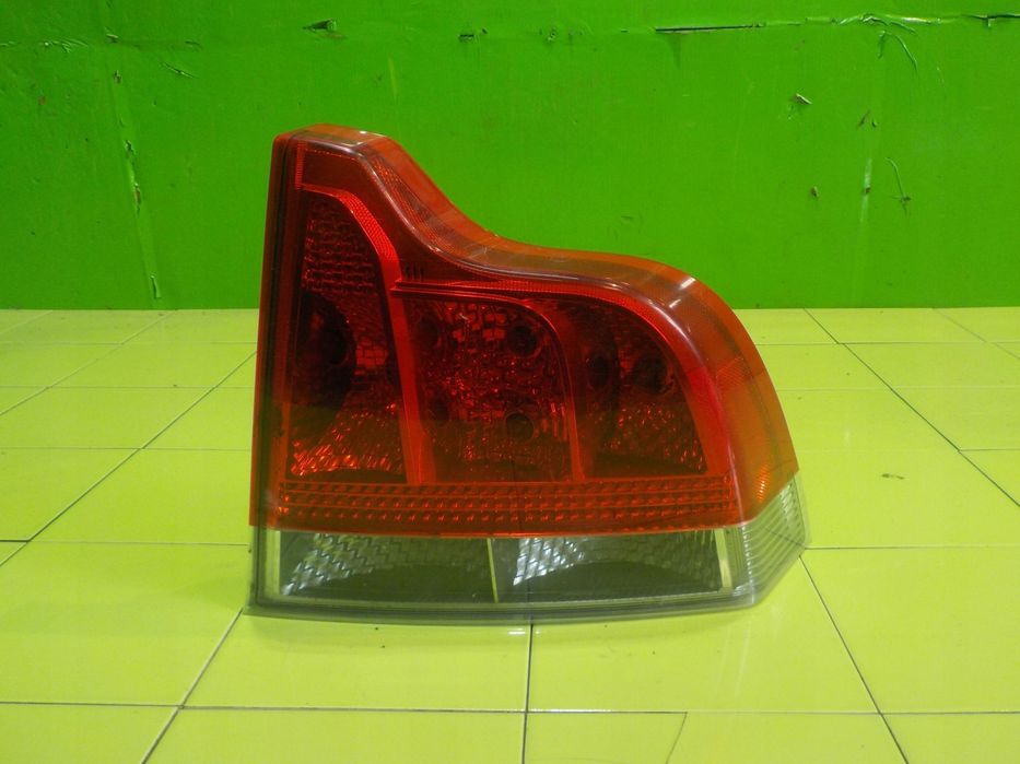 VOLVO S60 I LIFT 2.0 T AUTO 05r lampa prawa tyl