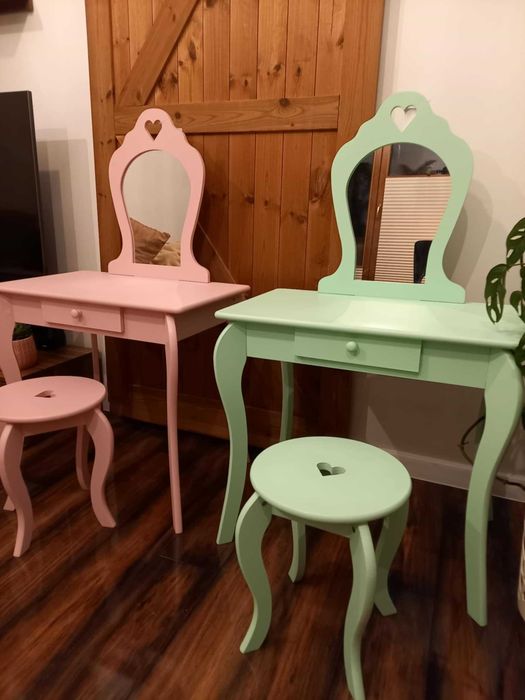 Piękna miętowa oliwkowa toaletka kosmetyczna dla dziecka + krzesełko