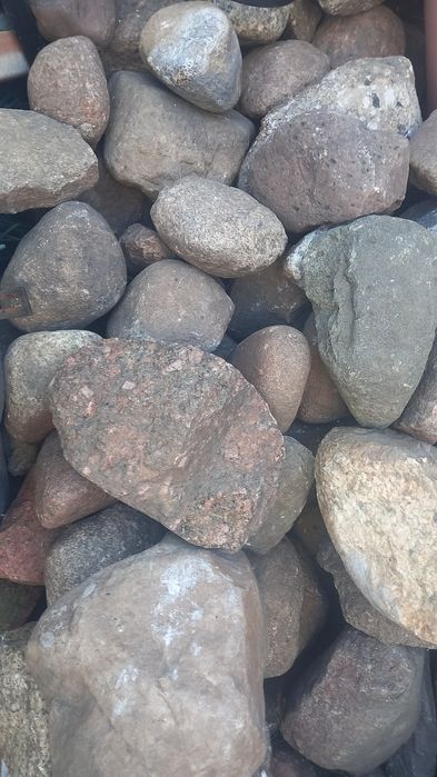 Kamień polny skalniak ogród oczko