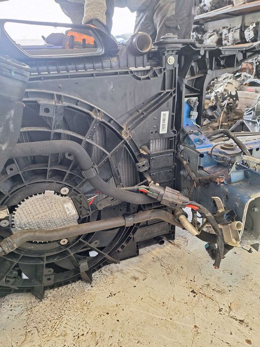 Jaguar F-pace X761 Передня панель, телевізор