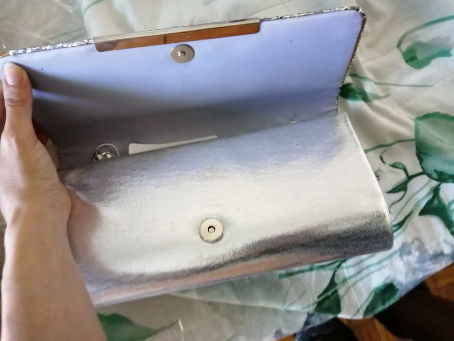 bolsa pochete de cerimonia prateada