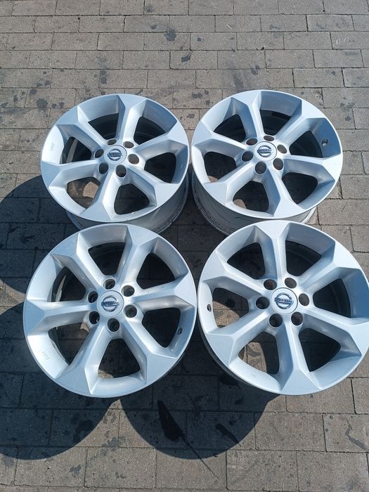 Komplet felg aluminiowych 6x114.3 ET30 17"