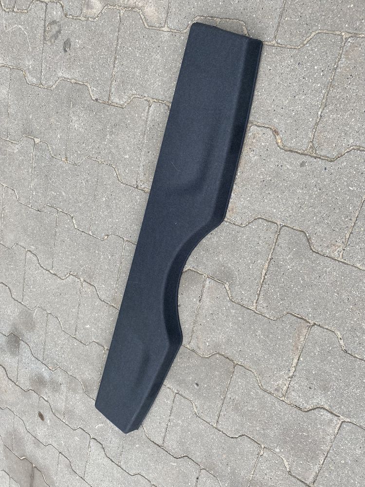 Pułka bagaznika tylna Fiat 500 demontaz igla