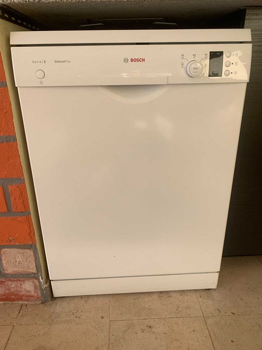 Máquina de Lavar Loiça BOSCH Silence Plus em estado novo