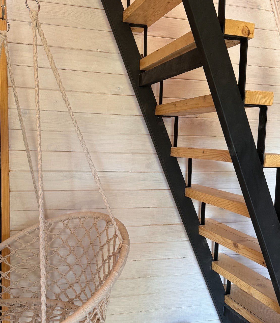 Будиночок за містом A-frame  “LOVE house” поруч лісу, подобово