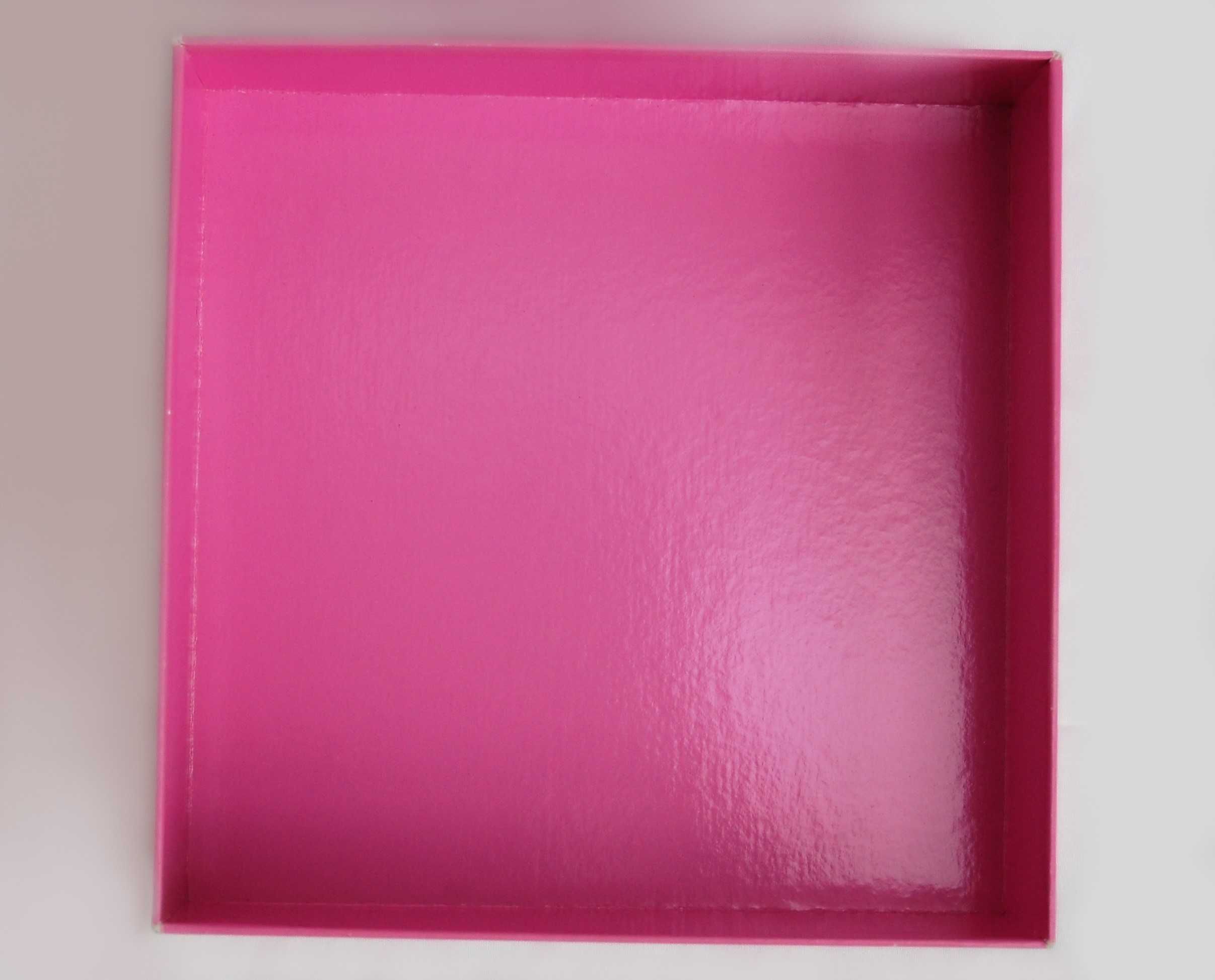 Pudełko na perfumy Escada, różowy welur, vintage