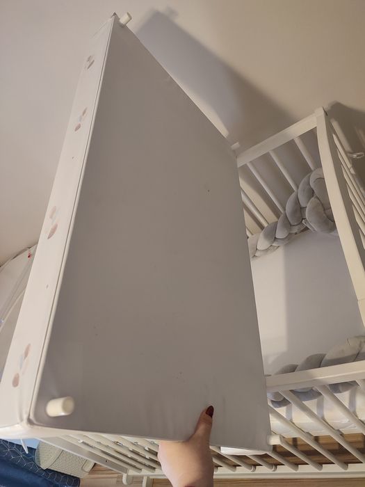 Przewijak do łóżeczka