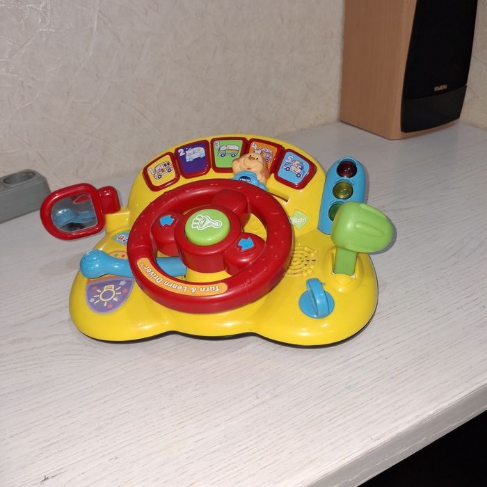 Продається іграшка руль, багато звуків та мелодій.