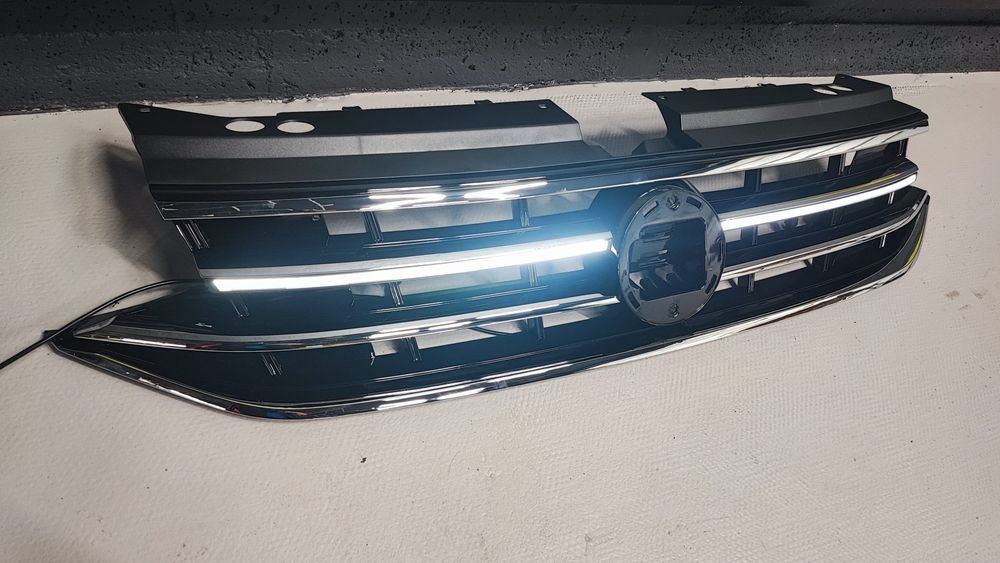 Решітка радіатора VW Tiguan 22 23 24 Allspace R-line з LED підсвіткою