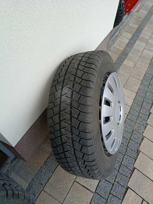 Opony zimowe wraz z felgami