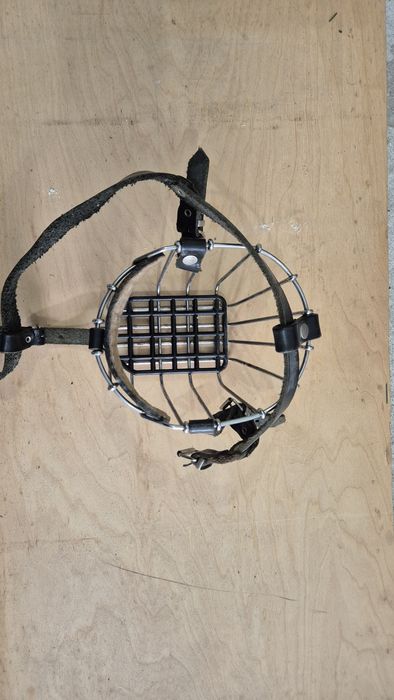 Kaganiec metalowy z paskami skórzanymi – solidny, regulowany