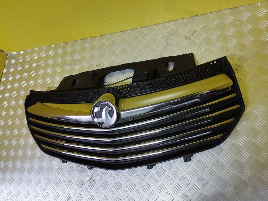 Решітка радіатора Трафик Виваро Renault Trafic 3 Opel Vivaro
