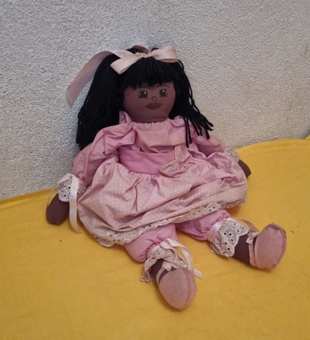 Boneca infantil em bom estado