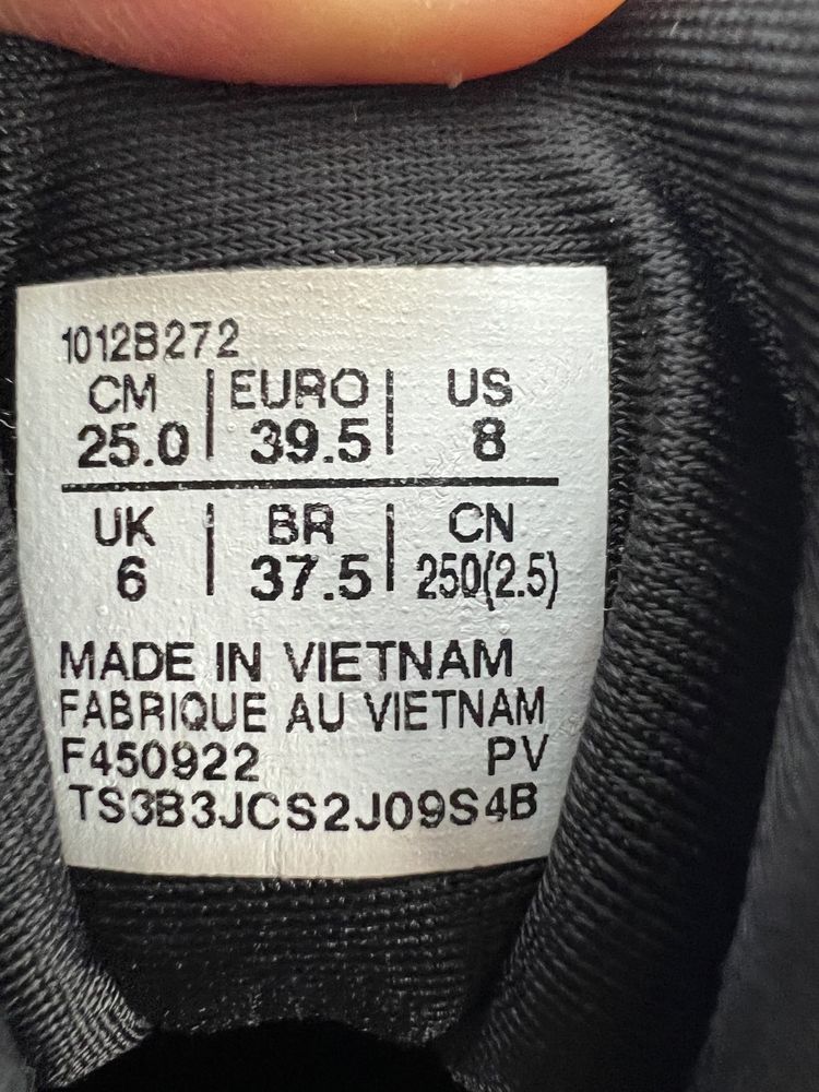 Оригінальні кросівки асікс 39.5р.25см.