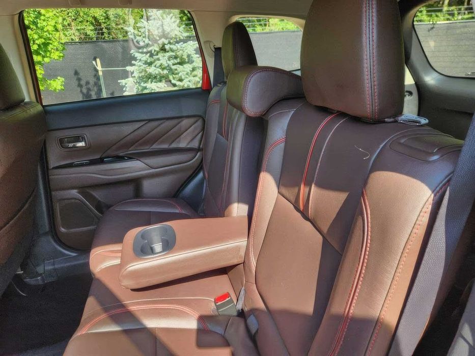 Mitsubishi Outlander Hybrid GT S-AWC      2018