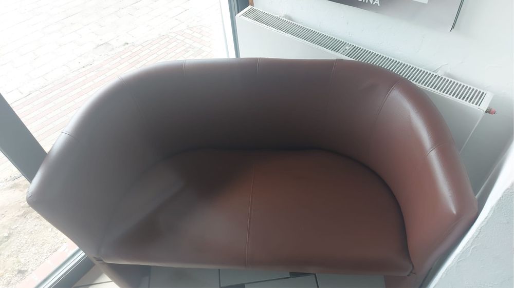 Sofa z ekoskóry w bardzo dobrym stanie