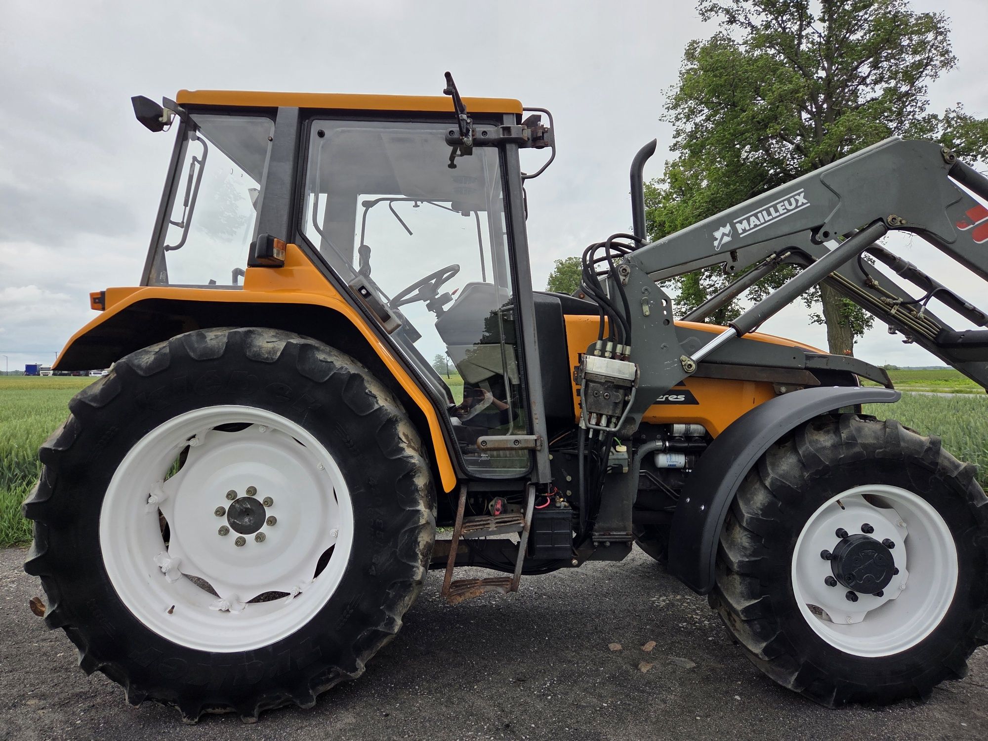 Ciągnik rolniczy Renault ceres 340 x ładowacz czołowy