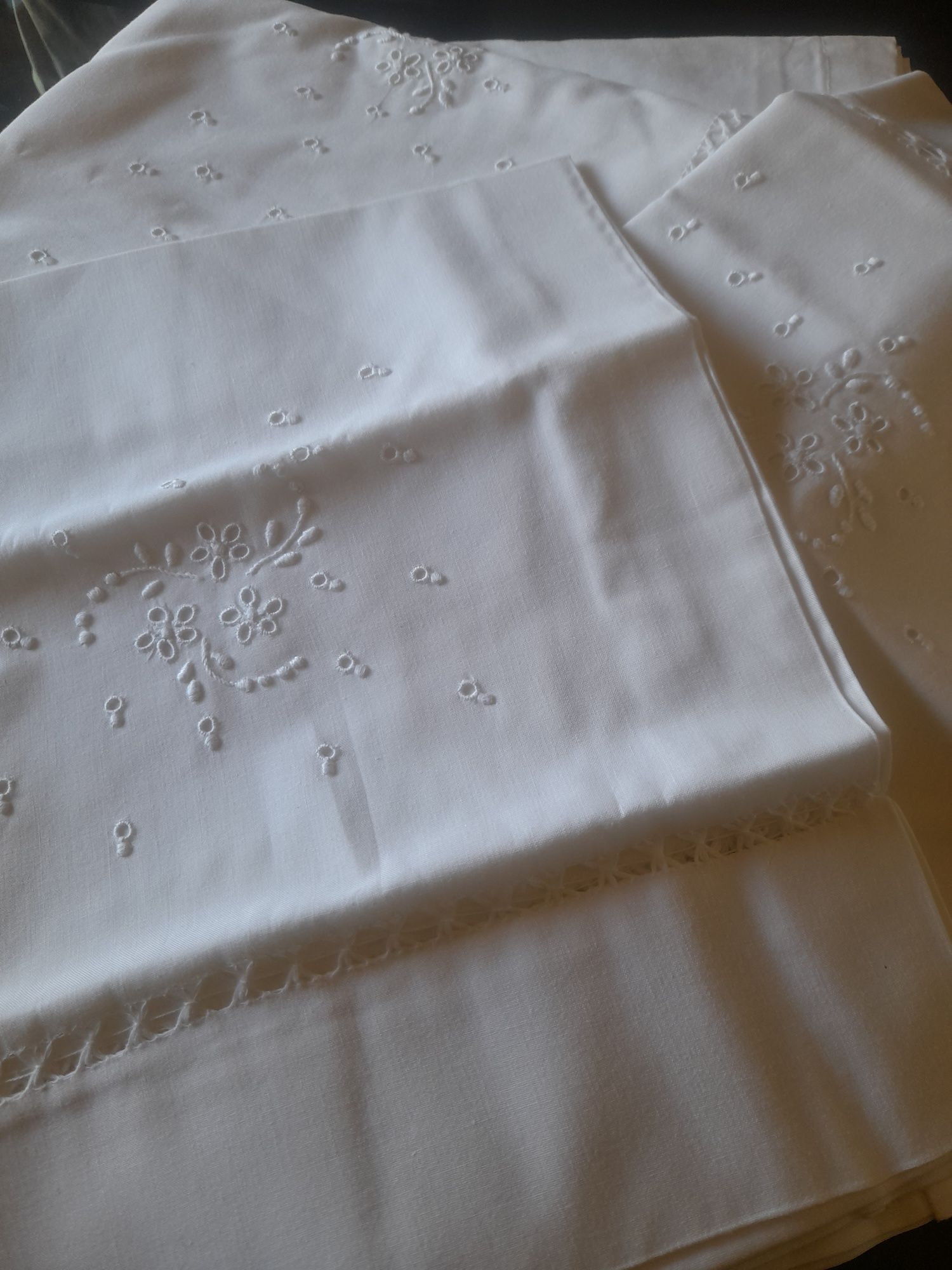 Lençois de linho bordados á mão novos