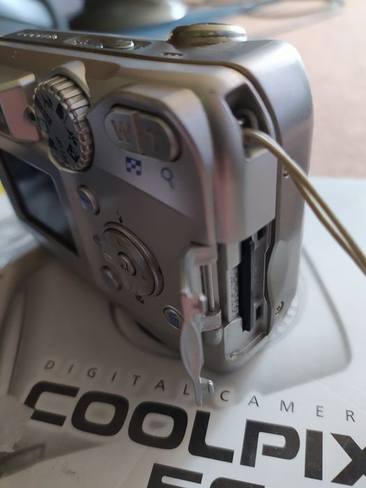 Цифровий фотоапарат Nikon colpix