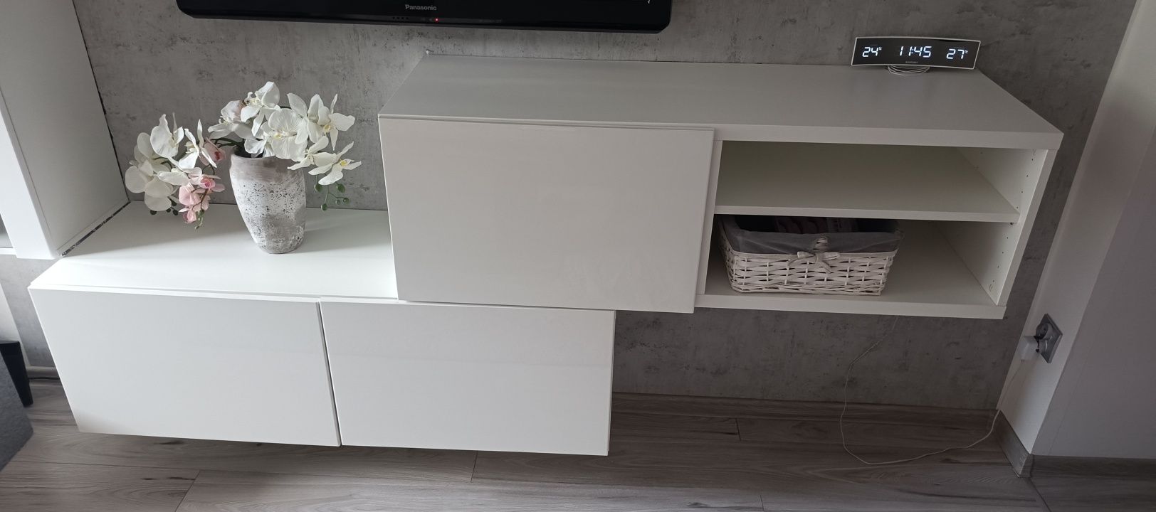 Szafka wisząca Ikea Besta. Bały połysk.