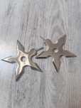 2 wieszaki w kształcie shuriken
