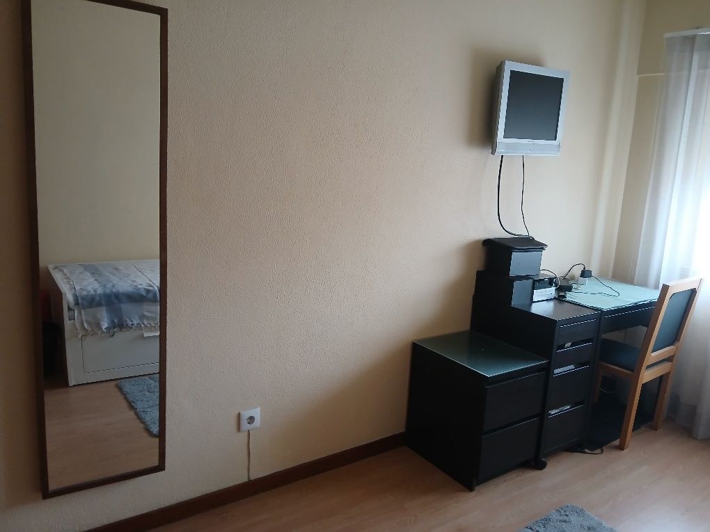 Arrendo quarto mobilado