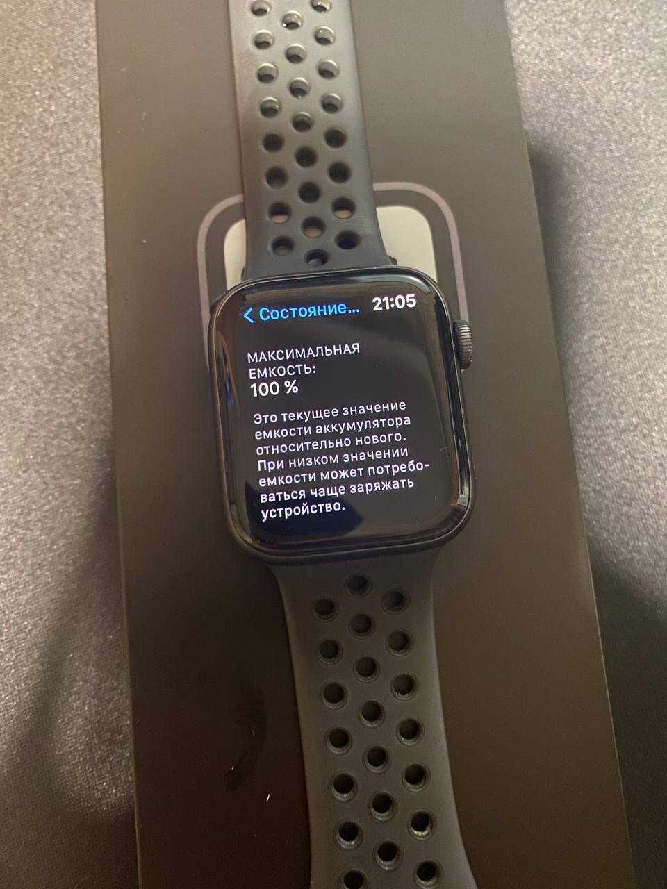 Смарт-часы Apple Watch SE Nike GPS 44mm Space Gray