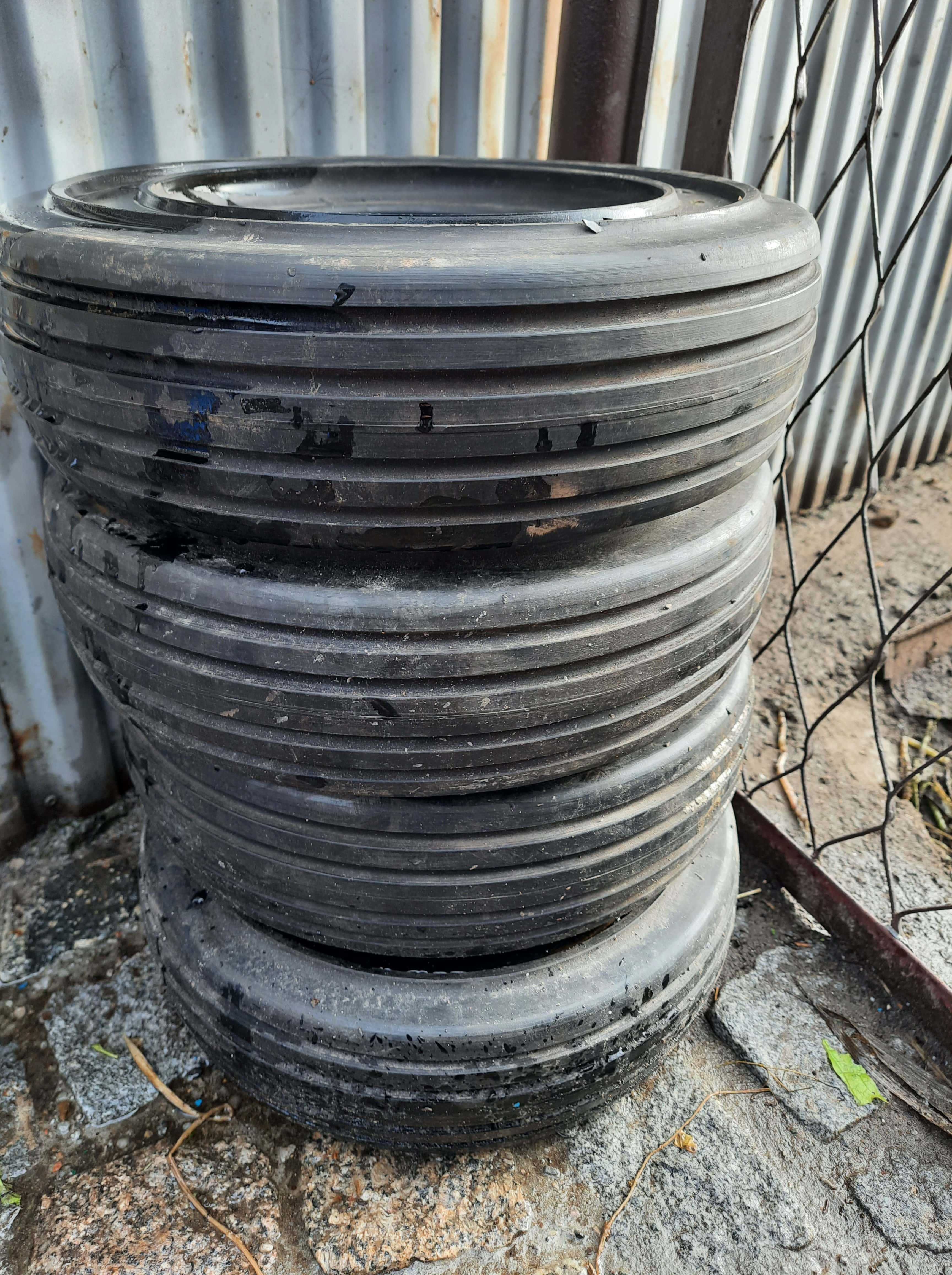 Opona do wózka widłowego 4.00 - 8, RIM 3"
