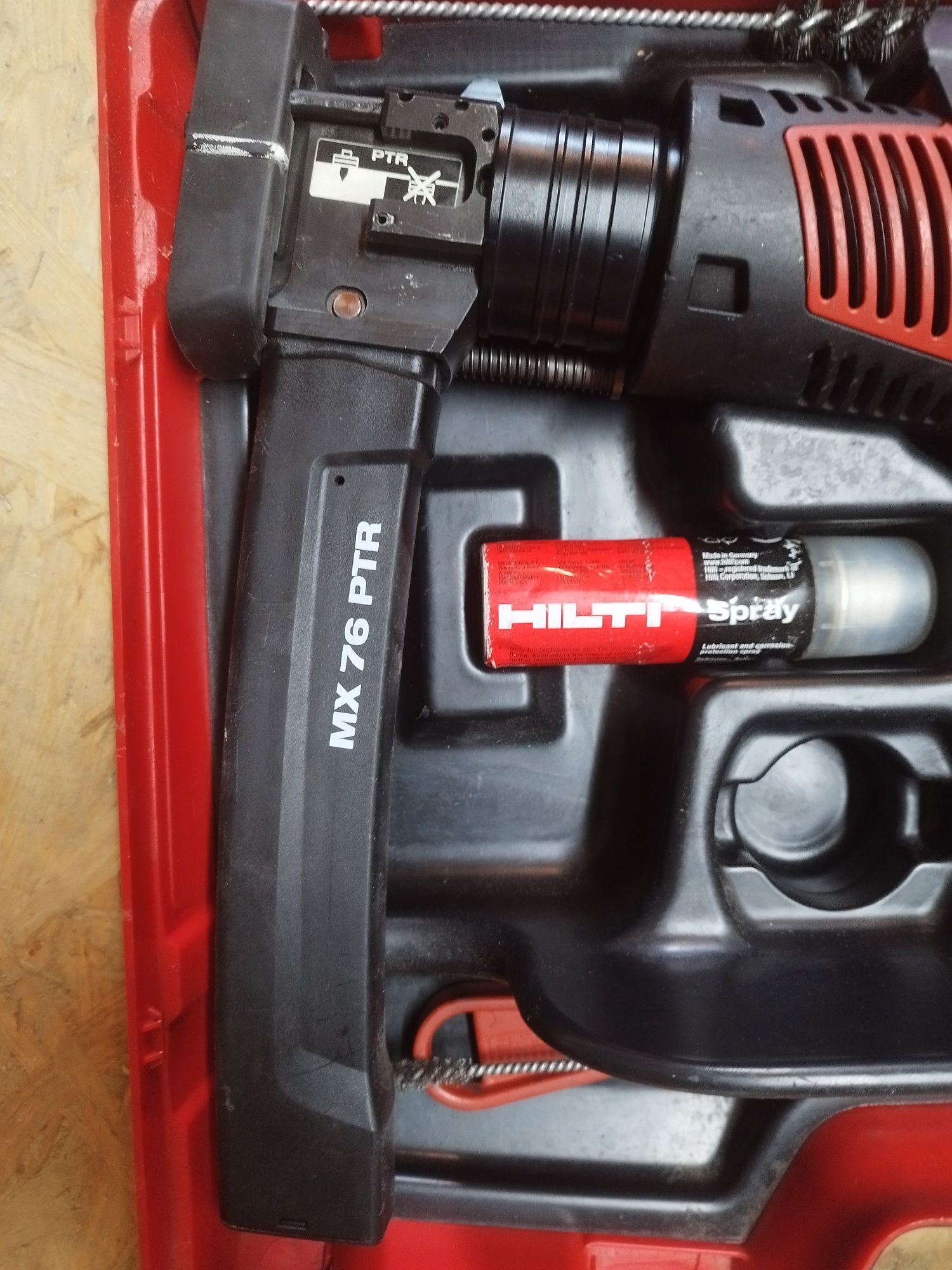 Osadzak pistolet Hilti DX 76 PTR + gratis  naboje i kołki hilti