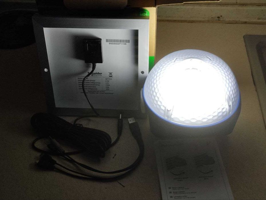 Ліхтар Schneider із сонячною панеллю на АКБ с зарядним пристроєм,лампа