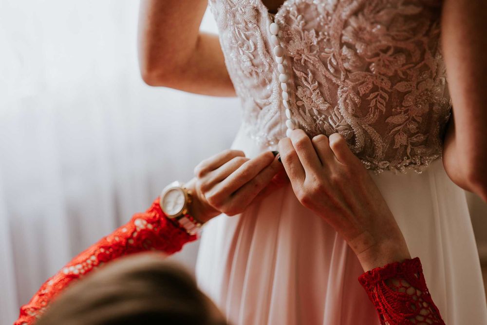 Delikatna suknia ślubna