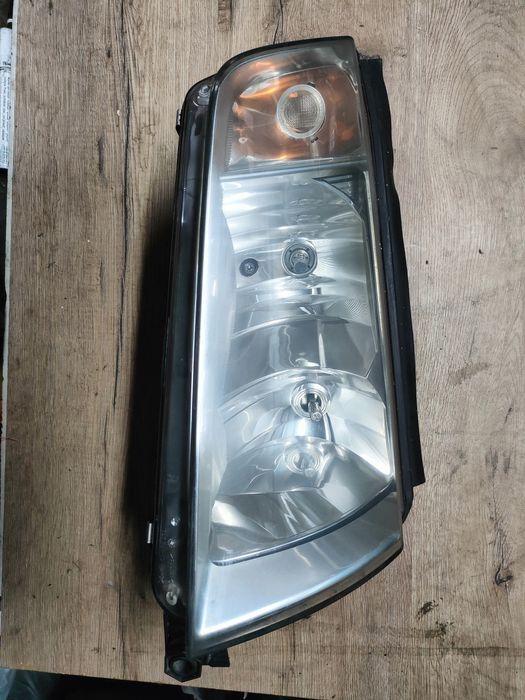 Skoda Fabia 1 reflektor lampa prawa przód