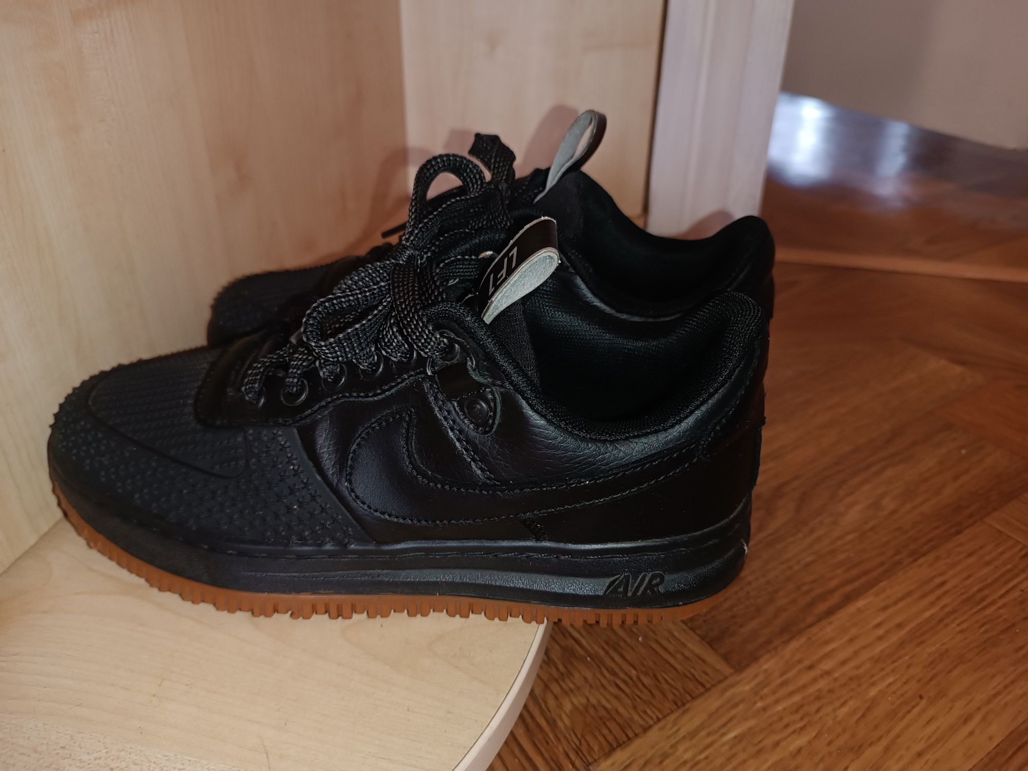 Кроссовки Nike  Luna Force 1