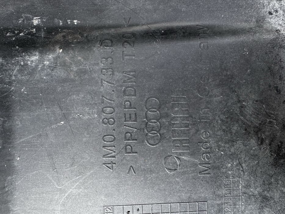 Накладка переднего бампера спойлер Audi Q7