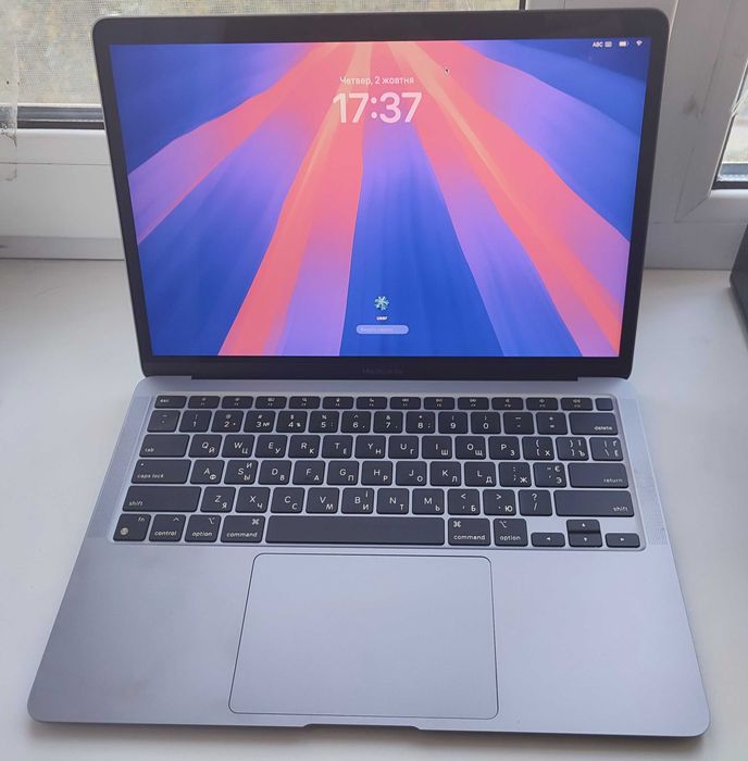 MacBook air a2337 m1/8/256