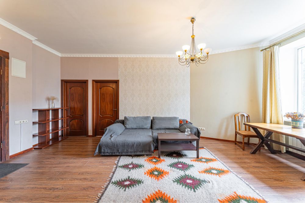 Продам 3к квартиру ст. метро Дарниця вул. Краківська 5. 1-ий поверх